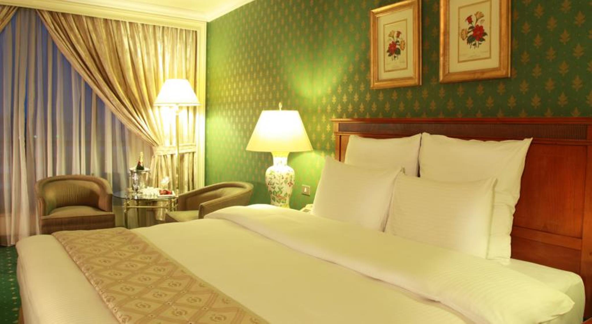 ホテル リージェンシー パレス アンマン エクステリア 写真 A bedroom at the hotel