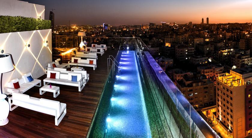 ホテル リージェンシー パレス アンマン エクステリア 写真 The rooftop pool at the White