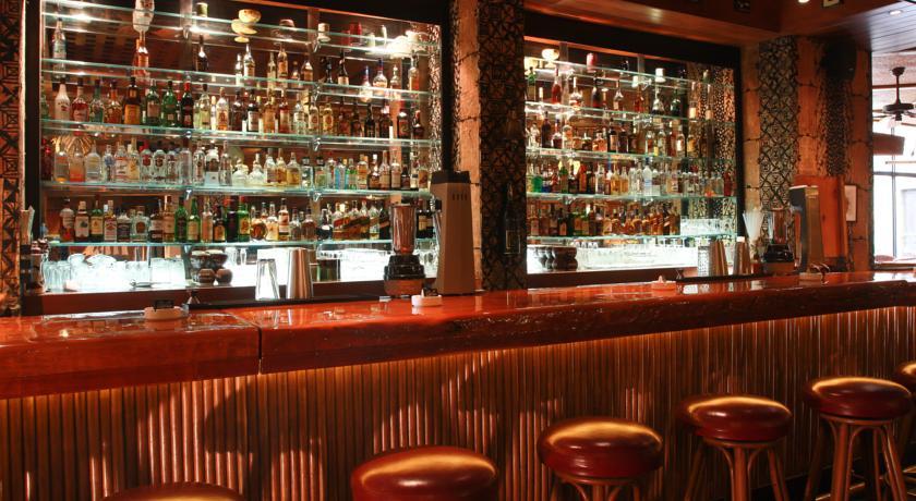 ホテル リージェンシー パレス アンマン エクステリア 写真 The bar at the Mandarin Oriental