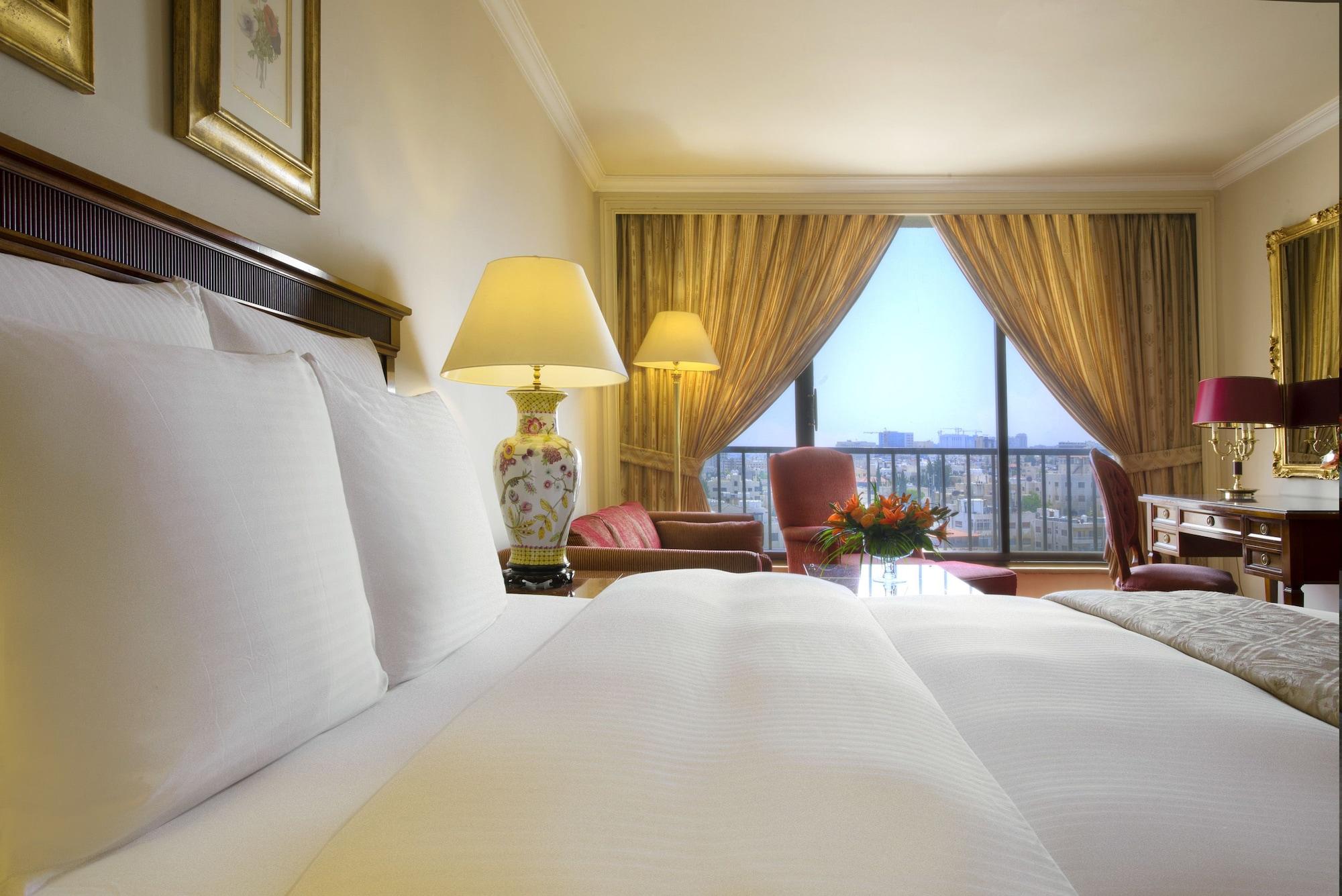 ホテル リージェンシー パレス アンマン エクステリア 写真 A room at the hotel