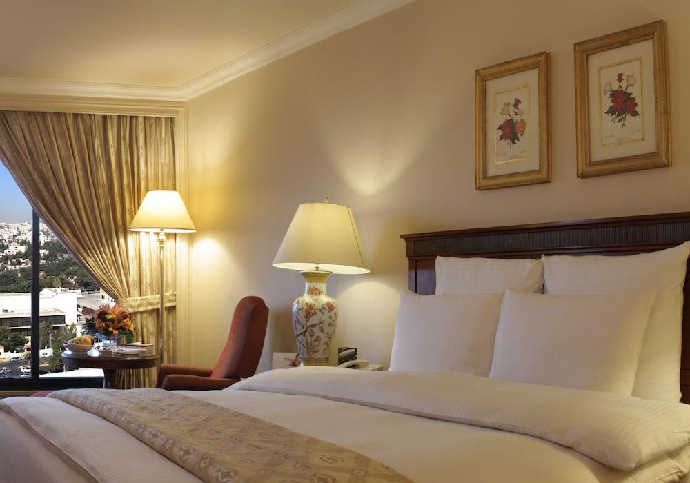 ホテル リージェンシー パレス アンマン エクステリア 写真 A bedroom at the hotel