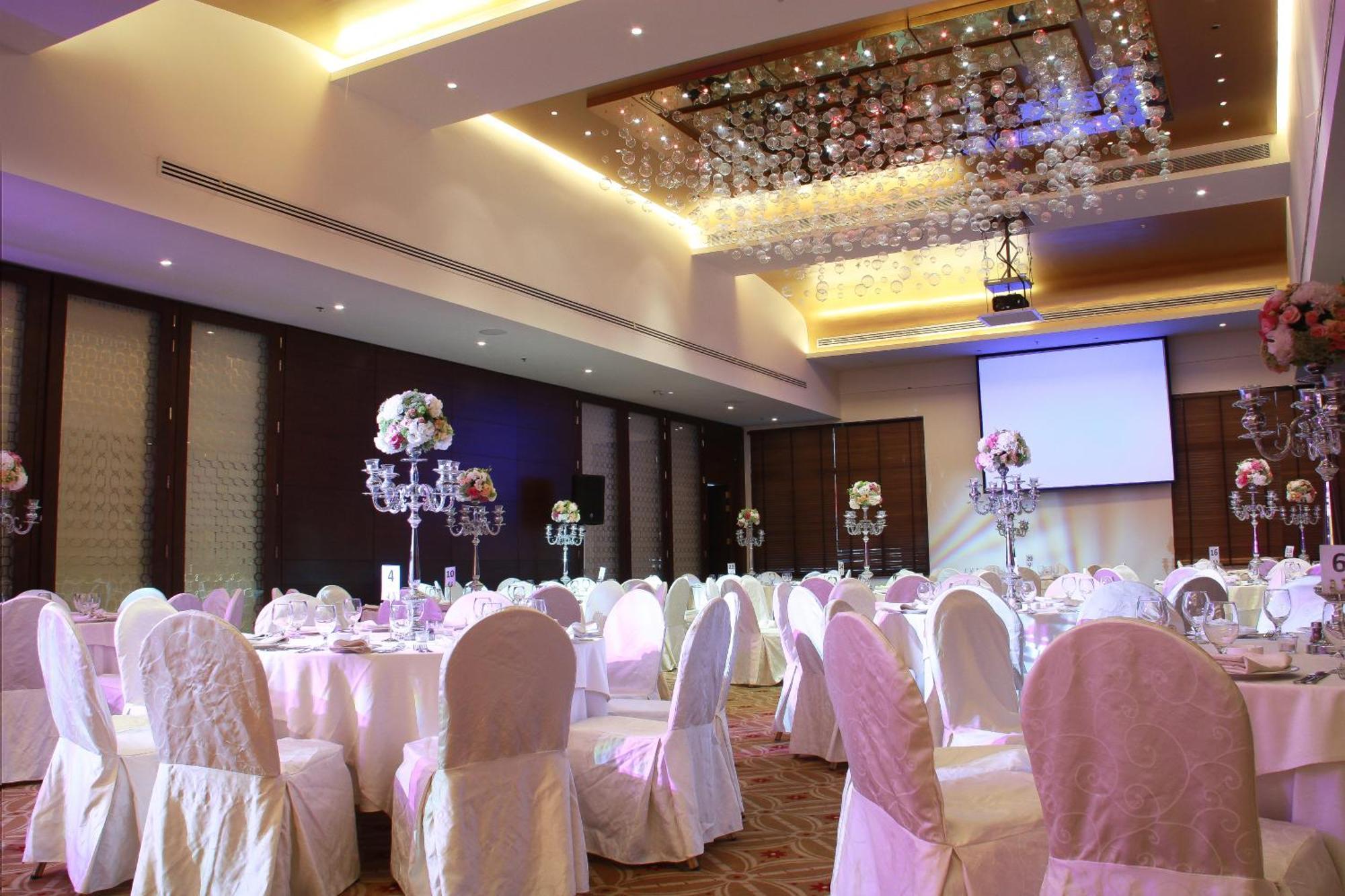 ホテル リージェンシー パレス アンマン エクステリア 写真 A wedding reception at a hotel