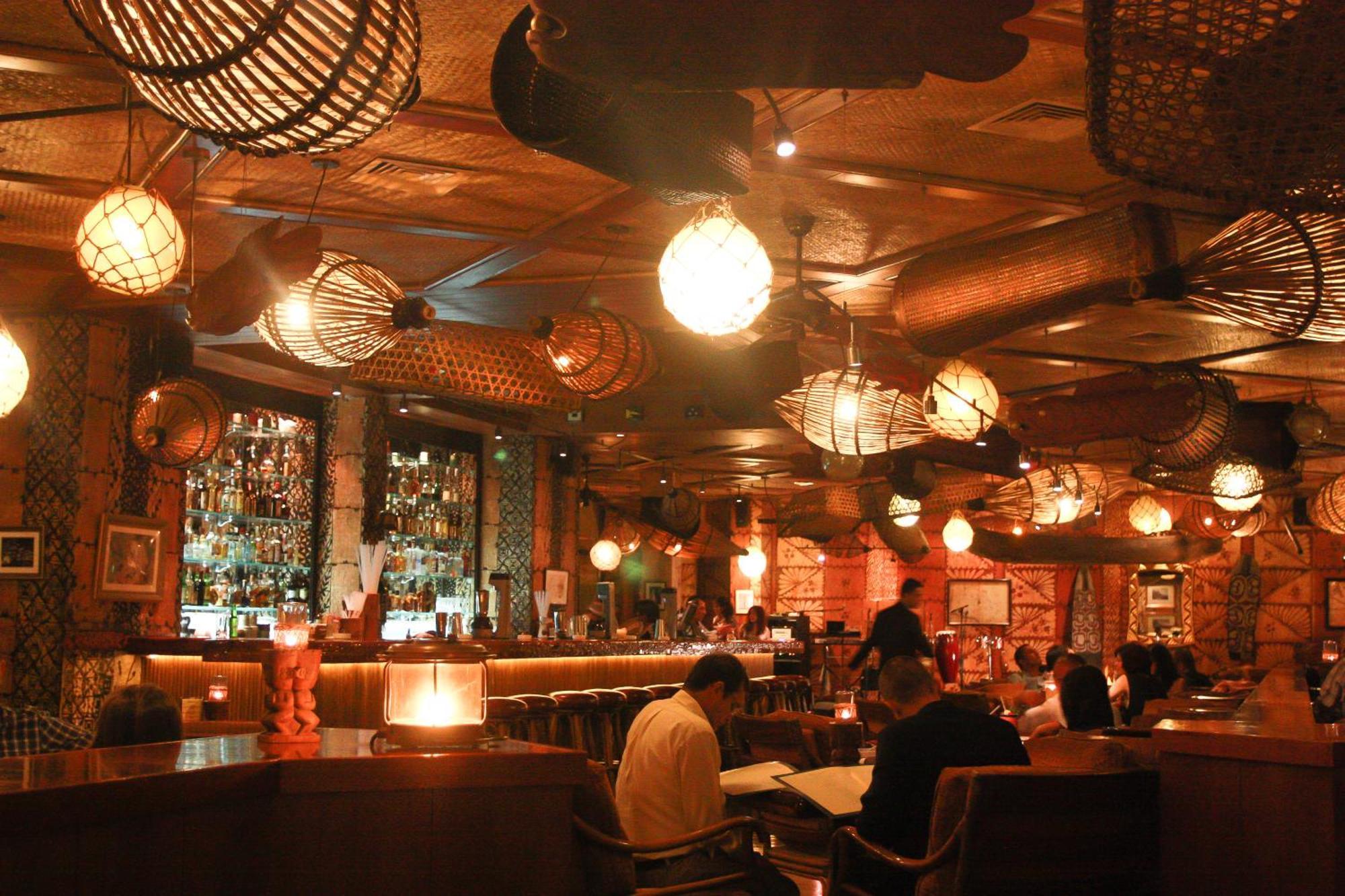 ホテル リージェンシー パレス アンマン エクステリア 写真 Interior of a restaurant in the resort