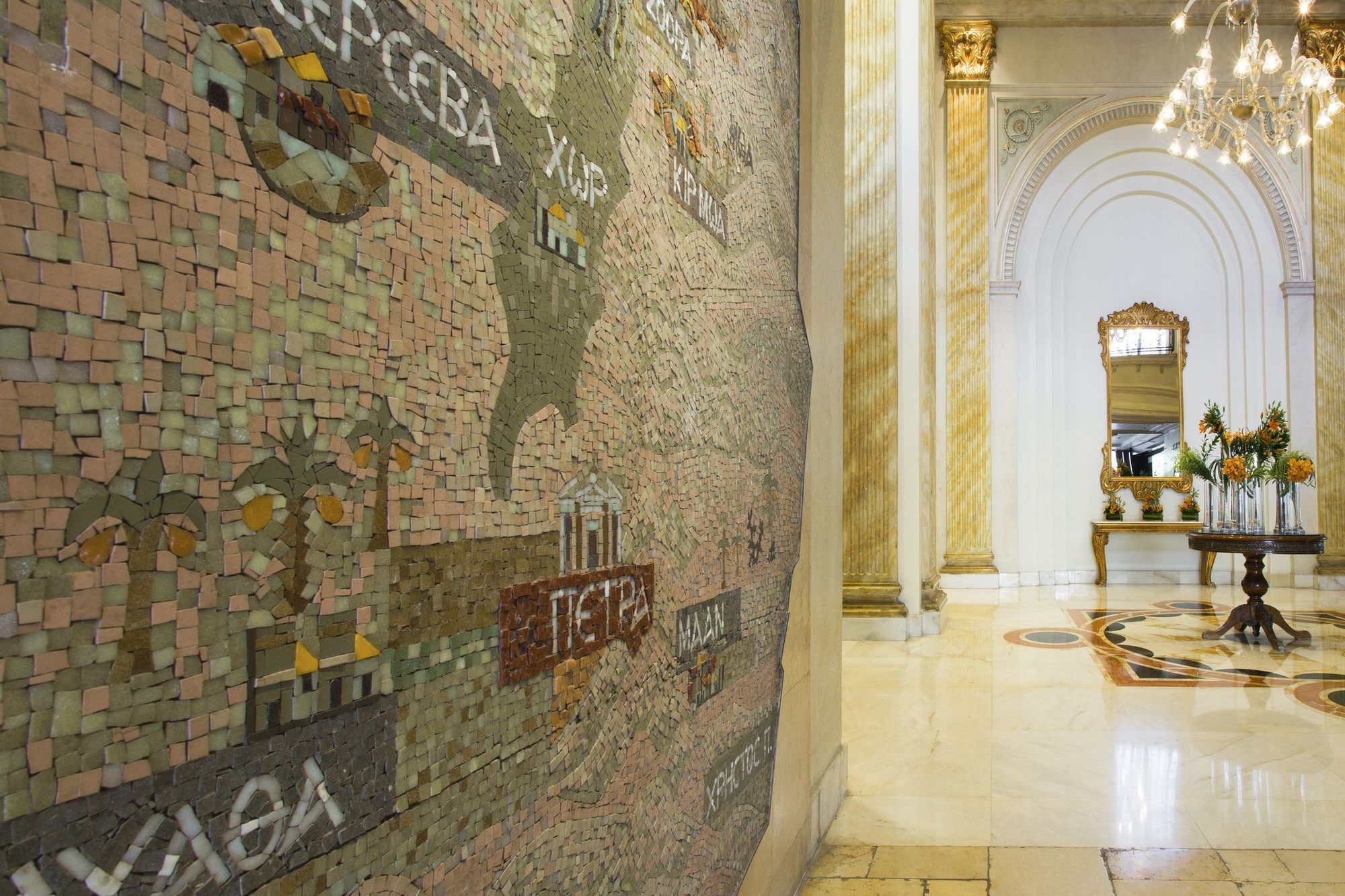 ホテル リージェンシー パレス アンマン エクステリア 写真 The mosaic in the lobby of the National Museum of the United States Army