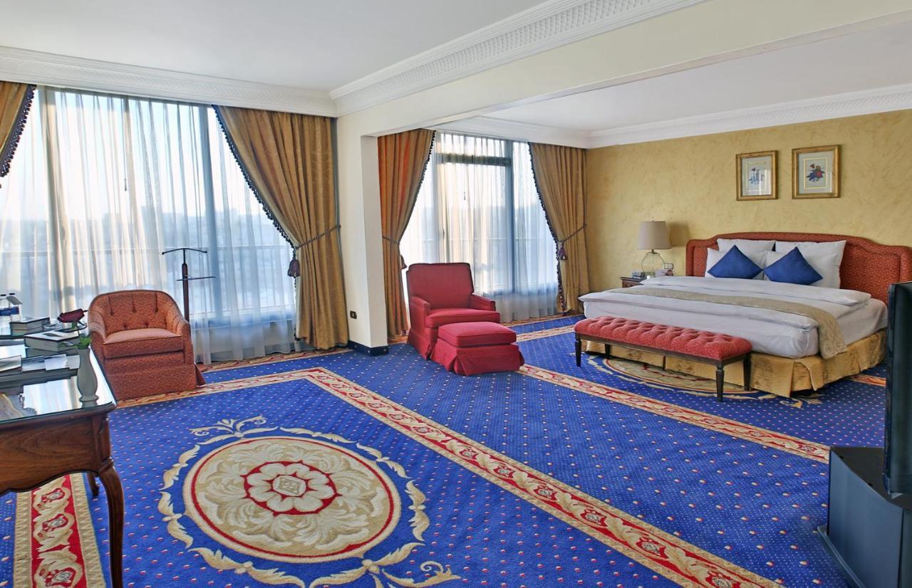 ホテル リージェンシー パレス アンマン エクステリア 写真 A bedroom at the Grand Hotel